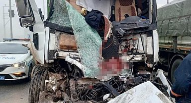 Kırmızı ışıkta duran tankere çarpan kamyon sürücüsü ağır yaralandı