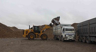 Kış ayında şeker pancarı nakliyesi mesaisi