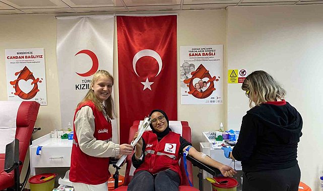 Kızılay Kadın Gönüllüleri'nden 'Candan Bağlıyız' kampanyasına destek