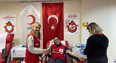 Kızılay Kadın Gönüllüleri'nden 'Candan Bağlıyız' kampanyasına destek