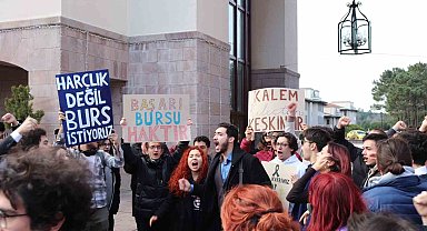 Koç Üniversitesi'nde öğrencilerden burs protestosu