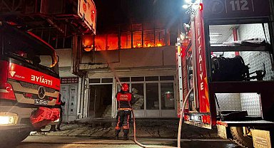 Koltuk üretimi yapan atölye alev alev yandı