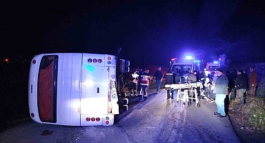 Kontrolden çıkan işçi servisi devrildi: 2 yaralı