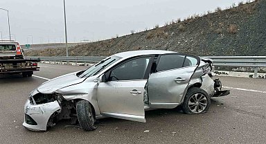 Konya'da bariyere çarpan otomobilin sürücüsü ağır yaralandı