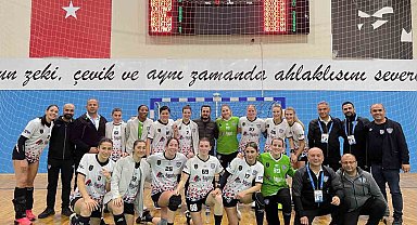 Konyaaltı Belediye Spor Kulübü Kadın Hentbol Takımı dolu dizgin