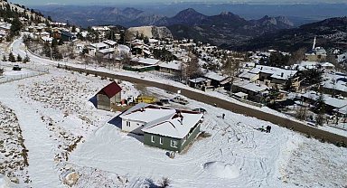 Konyaaltı'nın Saklıkent'teki ek hizmet binası son aşamada