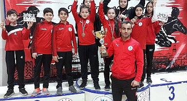 Körfezli karateciler Bursa'dan madalyalarla döndü