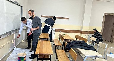 Köy okulu öğretmenlerinden duyarlı davranış: Okulda boya tamirat tadilat yaptılar