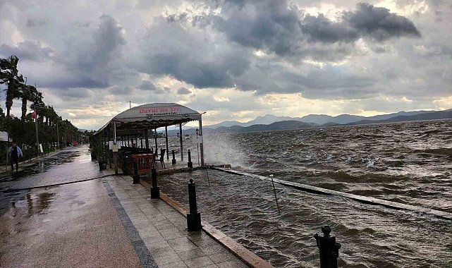 Köyceğiz'de fırtına etkili oldu