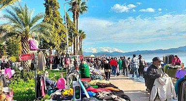 Köyceğiz'de ikinci el pazarına vatandaşlar yoğun ilgi gösterdi