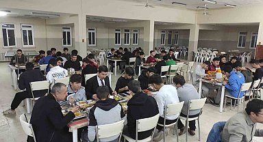 Köyceğiz'de Karahan, öğrencilerle akşam yemeğinde buluştu