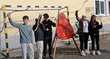 Köyceğiz'de öğrenciler dönem sonu etkinliğinde ok uçurdular