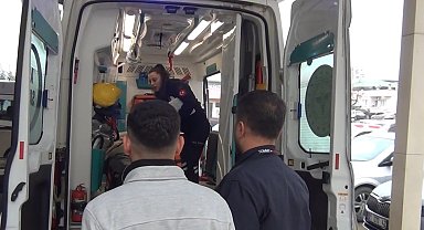 Kozan'da minibüs devrildi: 7 yaralı