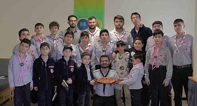 Küçük izciler pizza yapmayı öğrendi