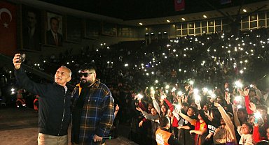 Küçükçekmece'de müzik festivalinde gençler müziğe doydu