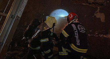 Kullanılmayan evden yükselen alevler geceyi aydınlattı