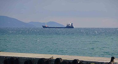 Kuru yük gemisi, hava muhalefeti sebebiyle Alanya açıklarına demirledi