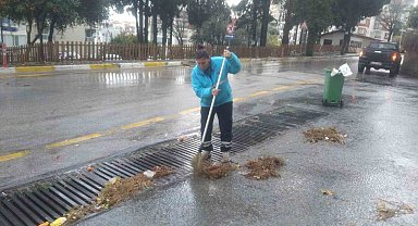 Kuşadası Belediyesi tüm ekipleriyle sahada