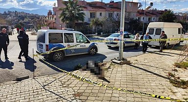 Kuşadası'nda kaldırımda yere yığılan zihinsel engelli şahıs hayatını kaybetti