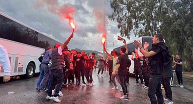 Kuşadasıspor taraftarına taşlı saldırı