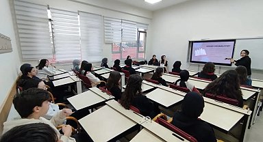 Kütahya Necip Fazıl Kısakürek Anadolu Lisesinde "Kitaplarla Tanışma Günleri" isimli proje