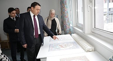 Kütahya Valisi Işın Aile Destek Eğitim Merkezini ziyaret etti