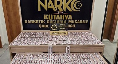 Kütahya'da araçlarında uyuşturucu hap bulunan 1'i bayan 2 kişi tutuklandı