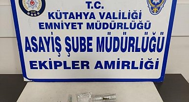 Kütahya'da bekçiler bir kişinin üzerinde uyuşturucu ele geçirdi