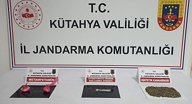 Kütahya'da jandarmanın durdurduğu şüpheli araçta uyuşturucu madde ele geçirildi