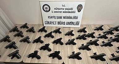 Kütahya'da silah taciri 37 kurusıkı tabanca ile yakalandı
