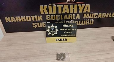 Kütahya'da yabancı uyruklu 2 şahsın üzerinde uyuşturucu ele geçirildi