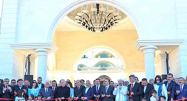 Kuzey Kıbrıs'a 6 minareli muhteşem camii