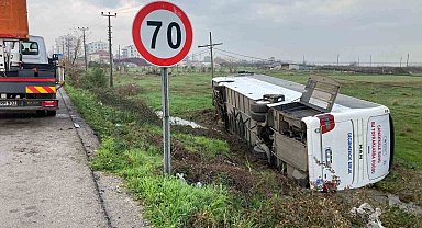 Lapseki'de İçdaş işçilerini taşıyan otobüs kaza yaptı: 5 yaralı