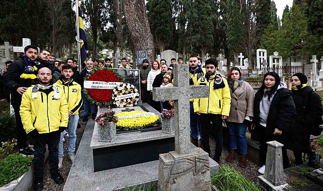 Lefter Küçükandonyadis kabri başında anıldı