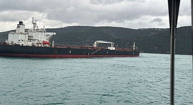 Liberya bayraklı Peria isimli yakıt tankeri İstanbul Boğazı geçişi sırasında arızalandı. Boğaz çift yönlü trafiğe kapatıldı. Yakıt tankeri, Kıyı Emniyeti Genel Müdürlüğü römorkörleri eşliğinde güvenli alana çekiliyor.