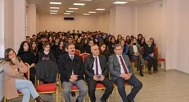 Lise öğrencilerine üniversite hakkında detaylı bilgi verildi