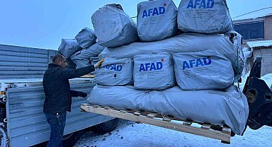 Lojistik depoda muhafaza edilecek çadırların sevkiyatı başladı