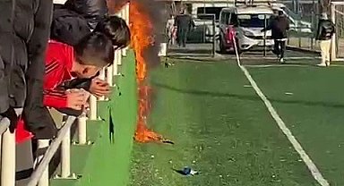 Maç sırasında stadyum kenarında çıkan yangın söndürüldü