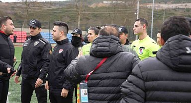 Maç sonu taraftarlara el hareketi yapınca ortalık karıştı