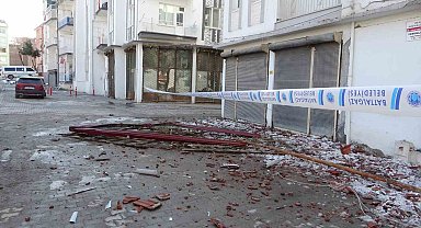 Malatya'da 4 katlı binanın çatısı çöktü