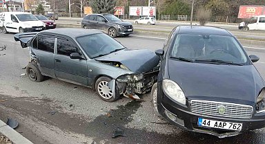 Malatya'da 6 aracın karıştığı zincirleme kazada 2 kişi yaralandı