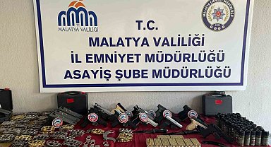 Malatya'da çok sayıda silah ve bıçak ele geçirildi