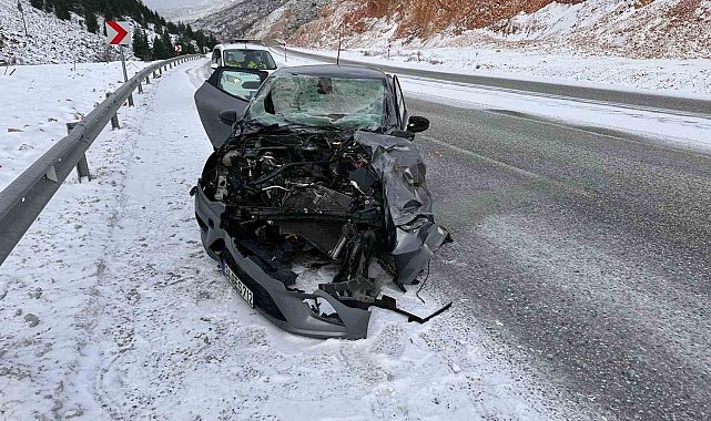 Malatya'da Otomobil tıra çarptı 1 yaralı