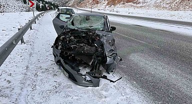 Malatya'da Otomobil tıra çarptı 1 yaralı