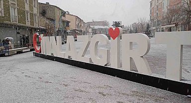 Malazgirt'te kar yağışı