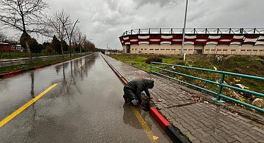 Manisa Büyükşehir ve MASKİ ekipleri fırtınaya karşı sahada