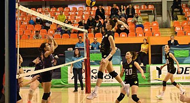 Manisa Büyükşehir'in sultanları yeni yıla galibiyetle başladı: 3-0