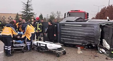 Manisa'da feci kaza: 1'i ağır 5 yaralı