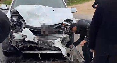 Mardin'de iki otomobil çarpıştı: 2 yaralı