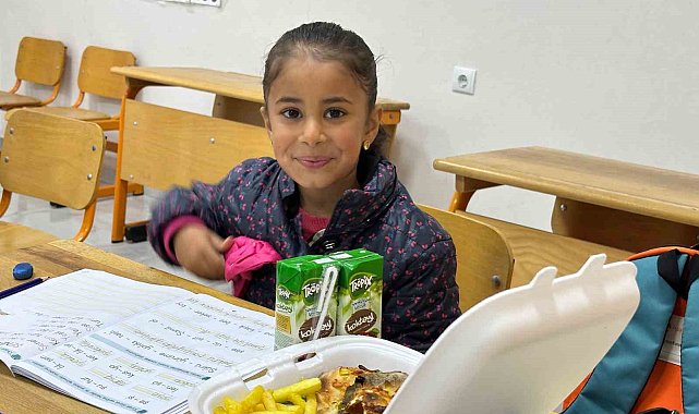 Mardin'de köy köy gezilip çocuklara 3 ayda 2 bin pizza dağıtıldı